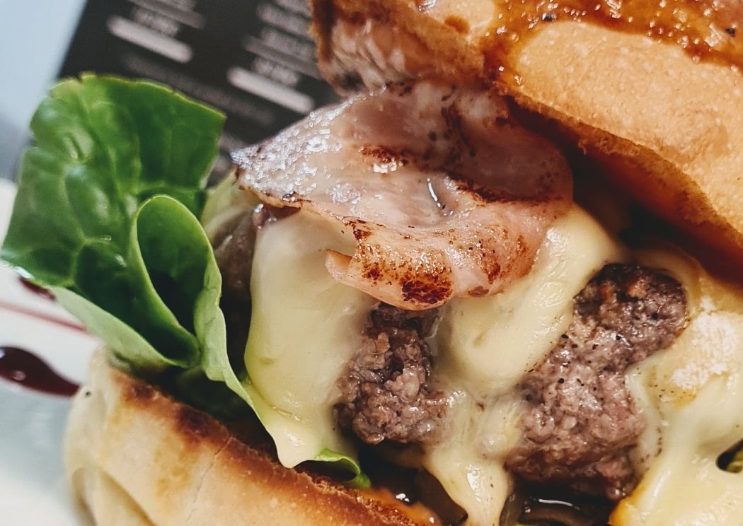 XV Burger 1